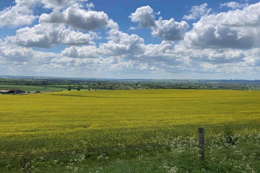 Stylish Cottage In The Pewsey Vale Marlborough Eksteriør bilde